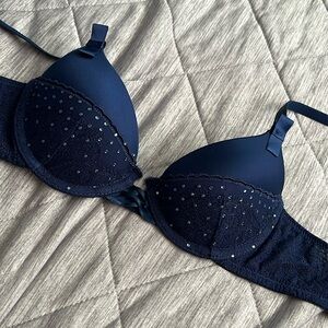 Never worn Vintage Aerie sparkly bra